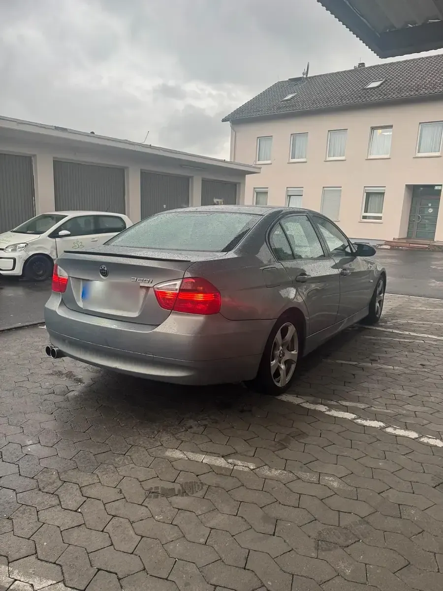 Gebraucht BMW 320 150 PS (110 kW) 2006 Grau Limousine