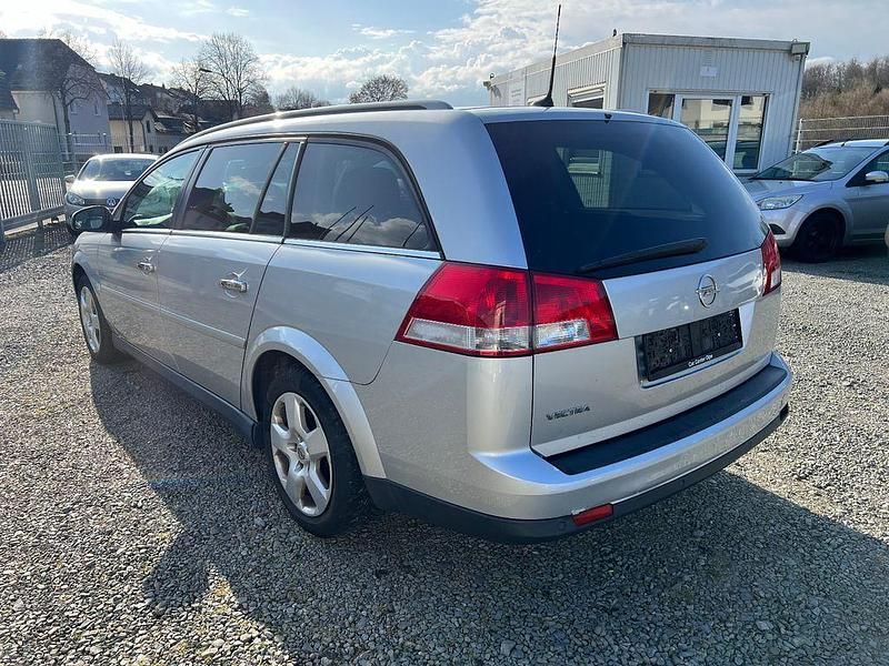 Gebraucht Opel Vectra Edition 140 PS (102 kW) 2009 Silber Limousine