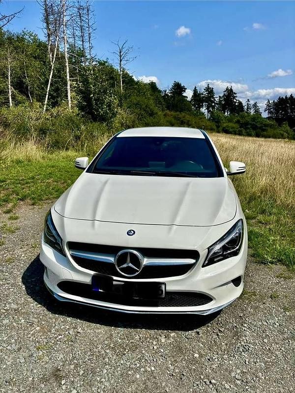 Gebraucht 2017 Mercedes CLA180 Shooting Brake Kombi | 20.000 € (Teuer) - Bild 1/4