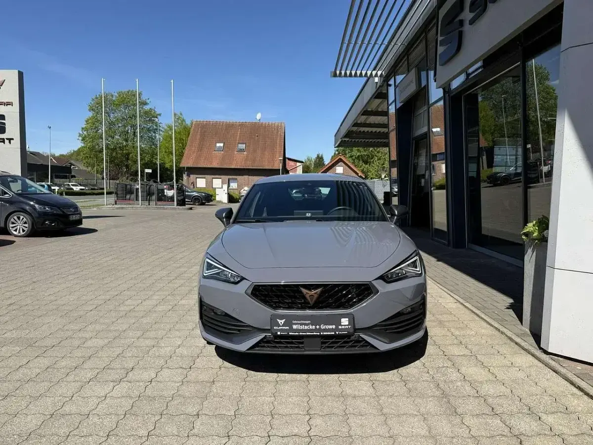 Gebraucht Cupra Leon VZ 150 PS (110 kW) 2023 Graphengrau Kleinwagen