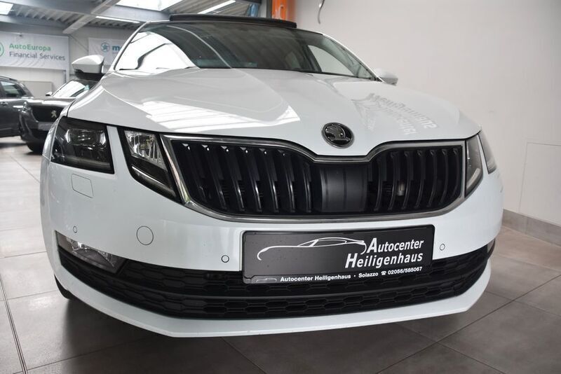 Weiß Gebraucht 2019 Skoda Octavia Clever Limousine | 14.880 € (Guter Preis) - Bild 1/4
