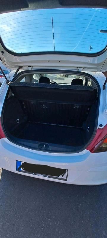 Gebraucht Opel Corsa 69 PS (50 kW) 2013 Weiß Kleinwagen
