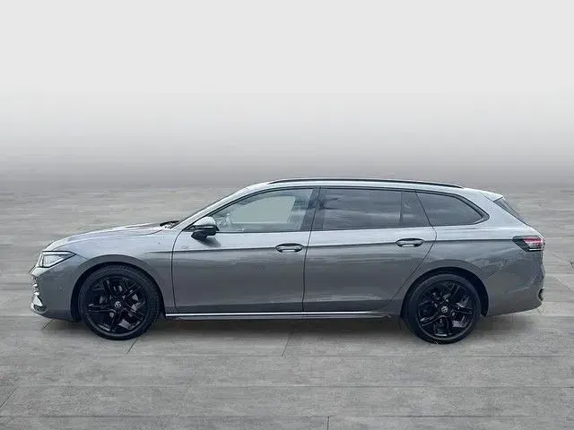 Gebraucht VW Passat R-line 150 PS (110 kW) 2025 Grau Kombi