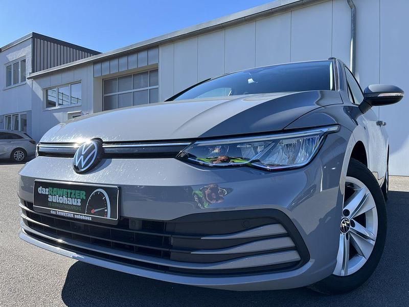 Grau Gebraucht 2022 VW Golf VIII Life Kombi | 21.640 € (Fairer Preis) - Bild 1/4