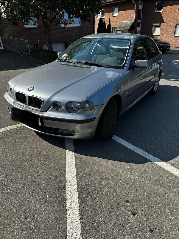 Grau Gebraucht 2004 BMW 316 Compact Kleinwagen | 2.800 € (Etwas zu teuer) - Bild 1/4