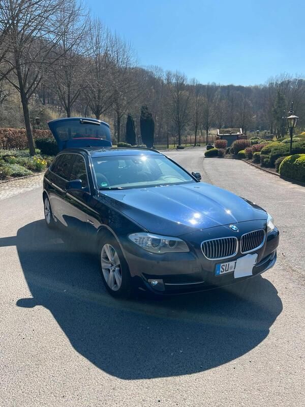 Blau Gebraucht 2011 BMW 520 Kombi | 11.900 € (Superpreis) - Bild 1/4