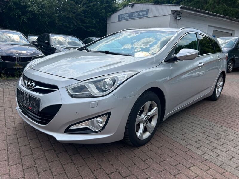 Silber Gebraucht 2013 Hyundai i40 Style Kombi | 7.490 € (Fairer Preis) - Bild 1/4