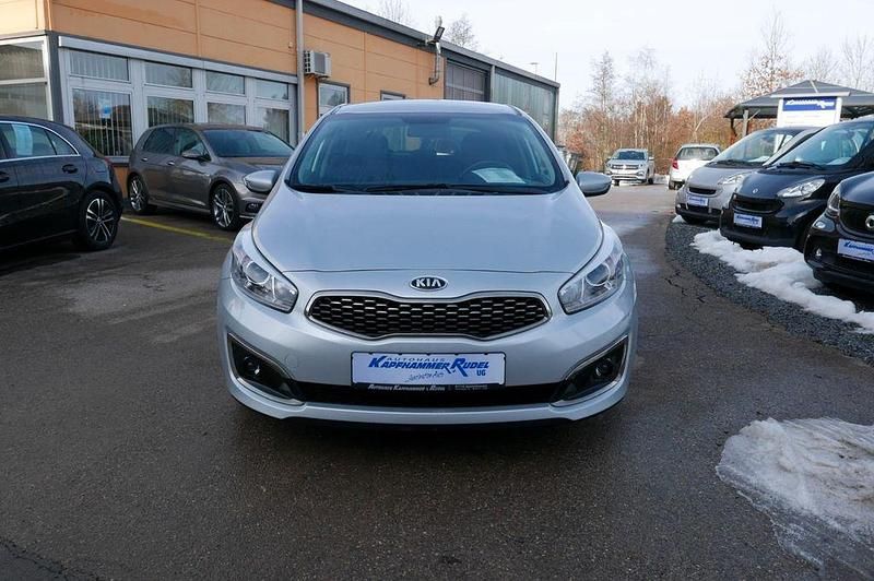 Gebraucht Kia Ceed Vision 135 PS (99 kW) 2018 Silber Kleinwagen