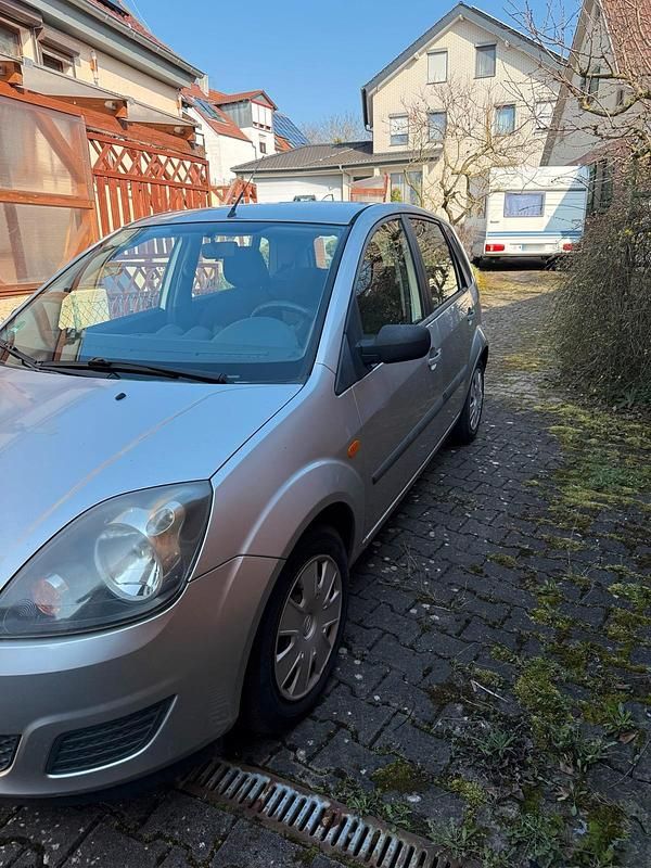Gebraucht Ford Fiesta 69 PS (50 kW) 2007 Silber Kleinwagen