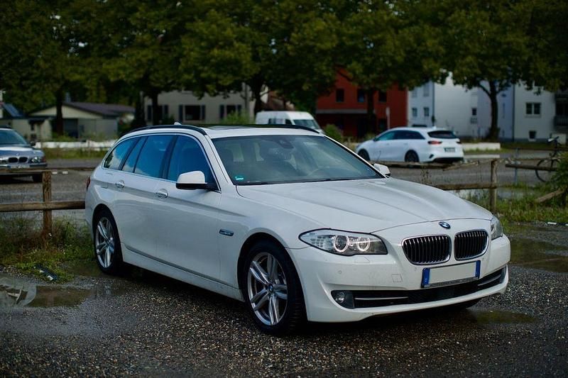Weiß Gebraucht 2013 BMW 530 Performance Kombi | 10.900 € (Fairer Preis) - Bild 1/4