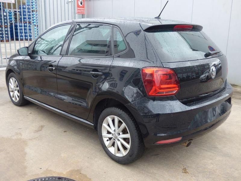 Gebraucht VW Polo LOUNGE 90 PS (66 kW) 2015 Schwarz Limousine
