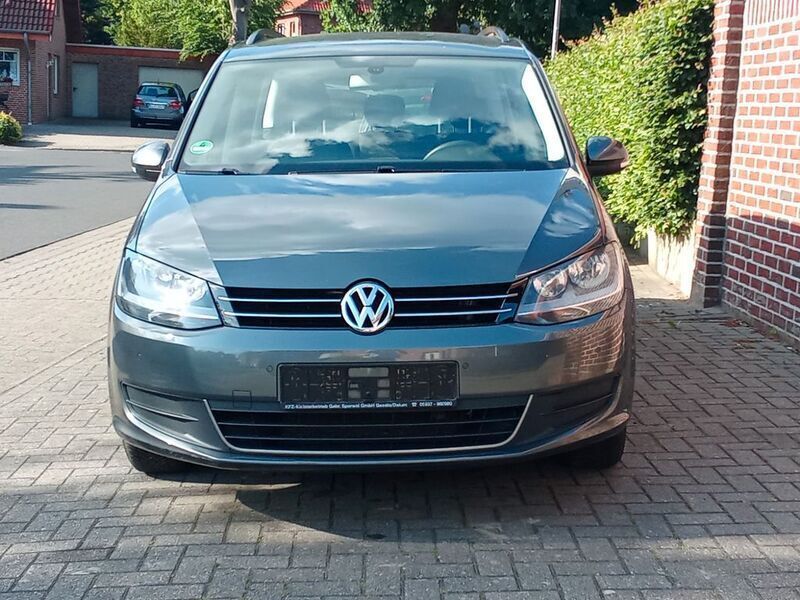 Grau Gebraucht 2011 VW Sharan Comfortline Van / Kleinbus | 5.999 € (Superpreis) - Bild 1/4