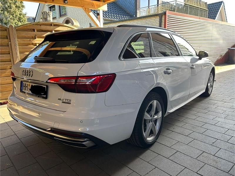 Używany Audi A4 S-Line 190 KM (139 kW) 2019 Biały Kombi