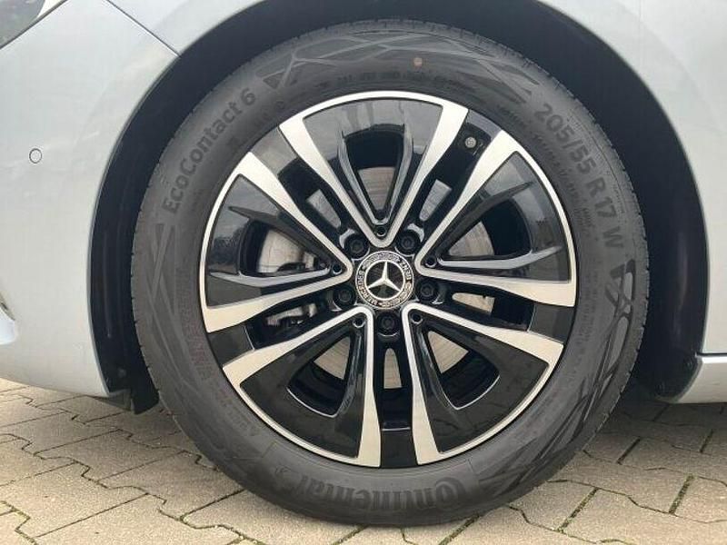 Gebraucht Mercedes B180 Progressive 116 PS (85 kW) 2024 Silber Van / Kleinbus