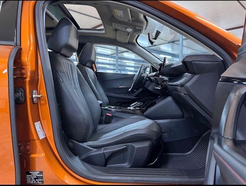 Gebraucht Peugeot 2008 Active 101 PS (74 kW) 2024 Orange SUV