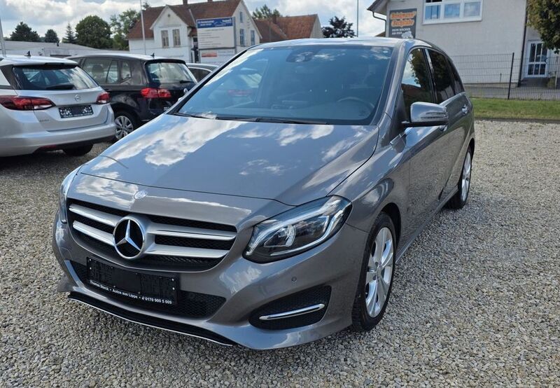Grau Gebraucht 2017 Mercedes B220 Edition Van / Kleinbus | 18.490 € (Teuer) - Bild 1/4