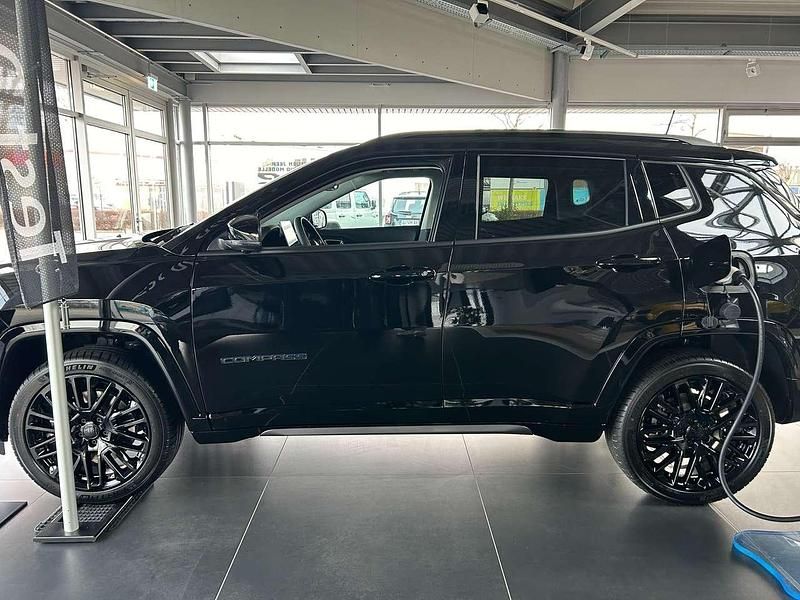 Gebraucht Jeep Compass 179 PS (131 kW) 2024 Black clear coat SUV
