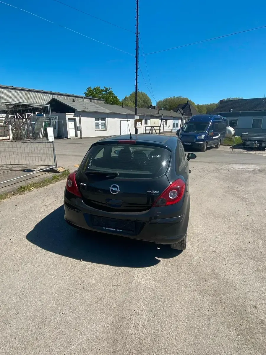 Second-hand Opel Corsa 101 CP (74 kW) 2013 Negru Hatchback