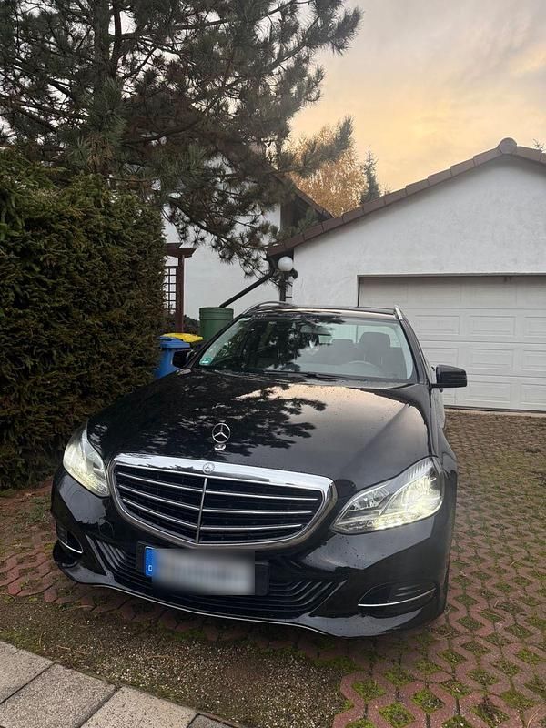 Schwarz Gebraucht 2015 Mercedes E400 Avantgarde Kombi | 21.200 € (Fairer Preis) - Bild 1/4