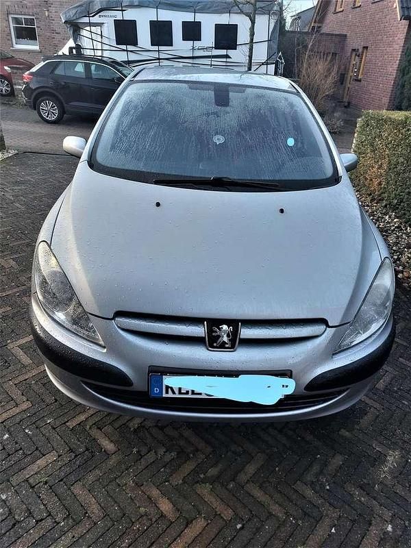 Silber Gebraucht 2002 Peugeot 307 Premium Limousine | 600 € (Superpreis) - Bild 1/2