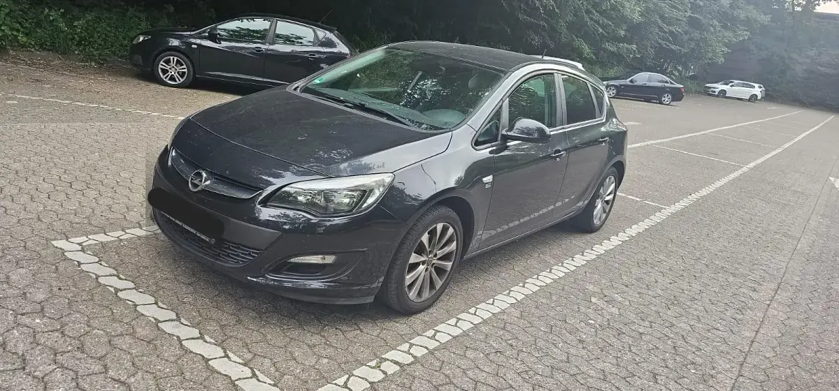 Gebraucht Opel Astra 120 PS (88 kW) 2012 Schwarz Kleinwagen
