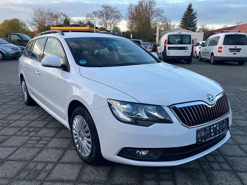 Weiß Gebraucht 2014 Skoda Superb Active Kombi | 5.900 € (Fairer Preis) - Bild 1/4
