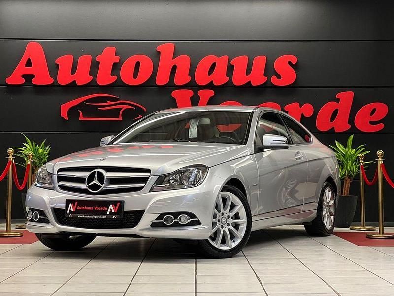Gebraucht Mercedes C180 156 PS (114 kW) 2011 Silber Coupé