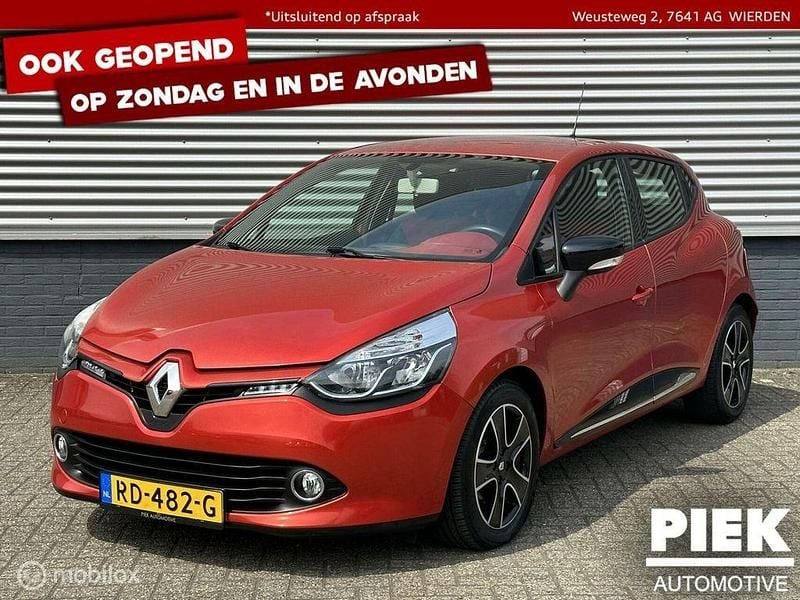 Rot Gebraucht 2013 Renault Clio IV Dynamique Limousine | 4.999 € (Guter Preis) - Bild 1/3