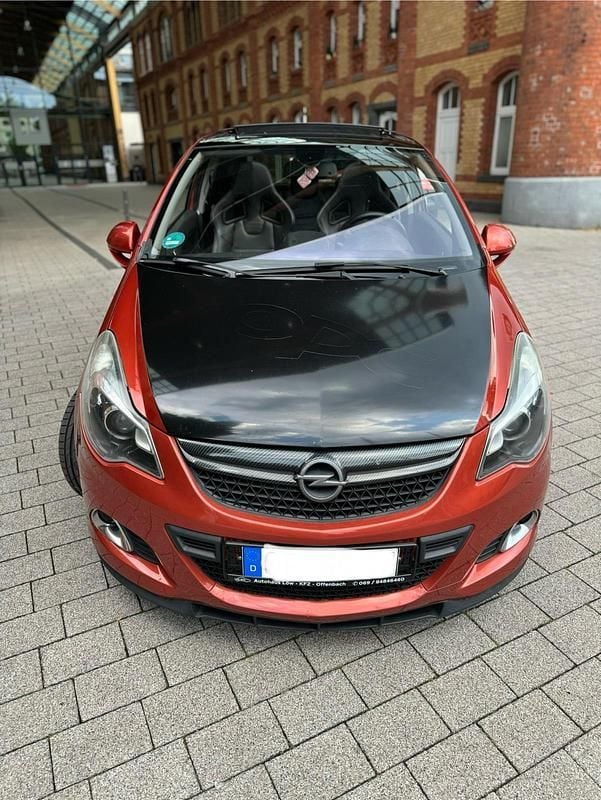 Rot Gebraucht 2011 Opel Corsa Edition Kleinwagen | 8.600 € - Bild 1/4