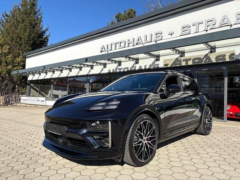 Tiefschwarzmetallic Gebraucht 2024 Porsche Macan Turbo Chrono SUV | 109.500 € - Bild 1/4