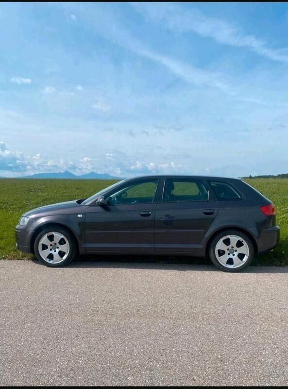Grau Gebraucht 2006 Audi A3 Sportback Kleinwagen | 3.900 € (Etwas zu teuer) - Bild 1/4