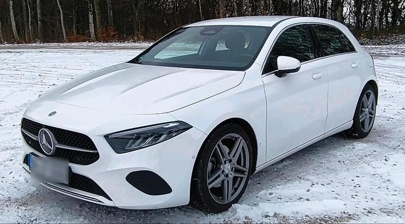 Weiß Gebraucht 2024 Mercedes A200 Limousine | 26.800 € (Guter Preis) - Bild 1/4