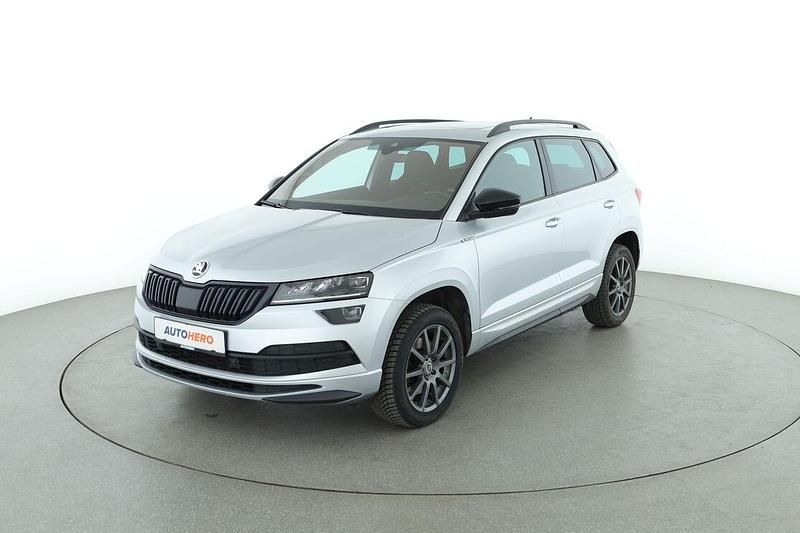 Grau Gebraucht 2020 Skoda Karoq SportLine SUV | 24.410 € (Etwas zu teuer) - Bild 1/3