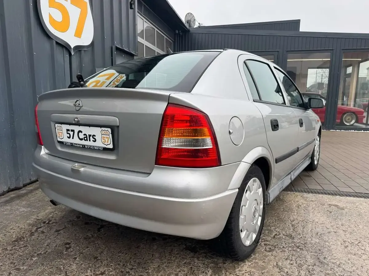 Gebraucht Opel Astra 101 PS (74 kW) 1998 Silber Limousine