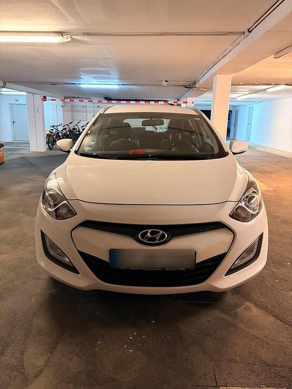 Gebraucht Hyundai i30 110 PS (80 kW) 2013 Weiß Kombi