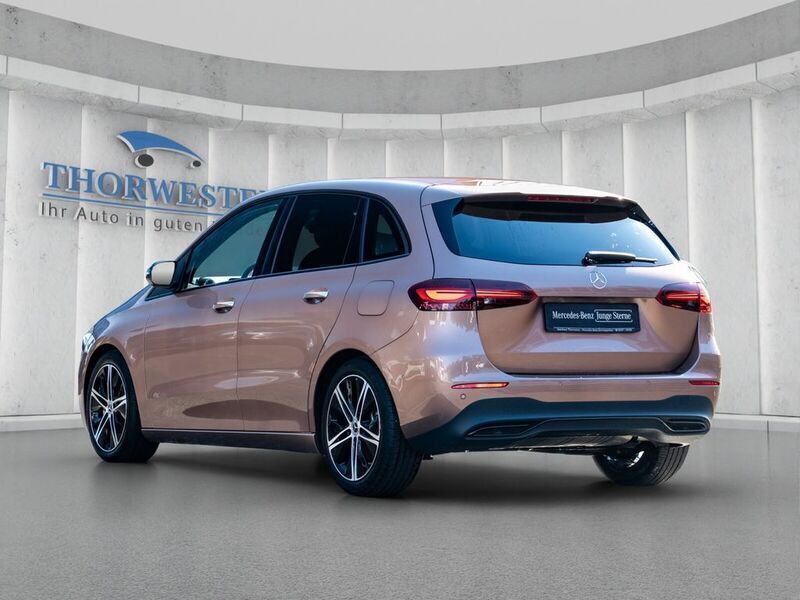 Gebraucht Mercedes B200 Advanced Plus 163 PS (119 kW) 2023 Roségold Van / Kleinbus