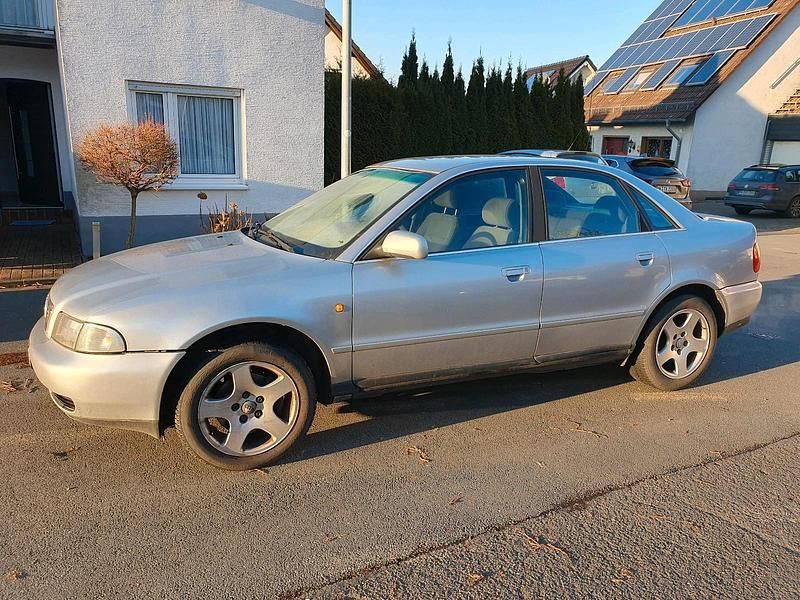 Silber Gebraucht 1998 Audi A4 Limousine | 750 € (Superpreis) - Bild 1/4
