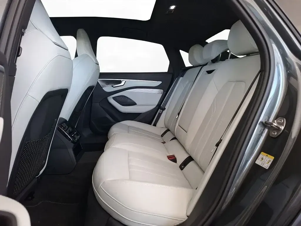Gebraucht Audi A6 Ambiente 367 PS (269 kW) 2025 Mitternachtsgrün metallic Limousine