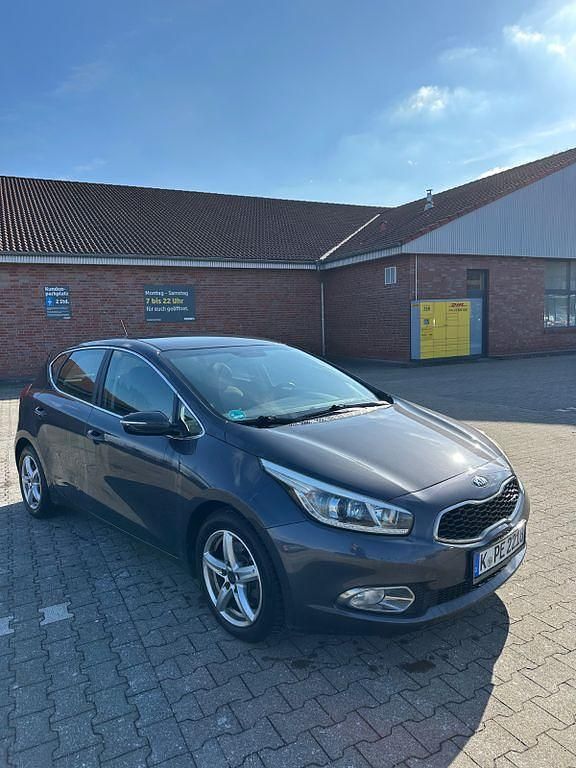 Gebraucht Kia Ceed 110 PS (80 kW) 2015 Grau Kleinwagen