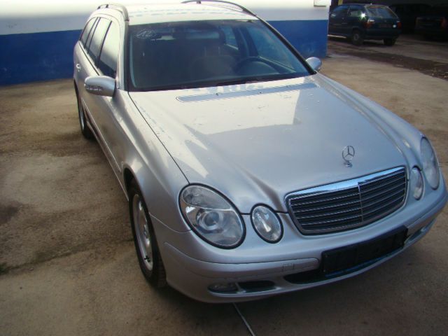 Gebraucht Mercedes E200 Classic 163 PS (119 kW) 2004 Silber metallic Kombi