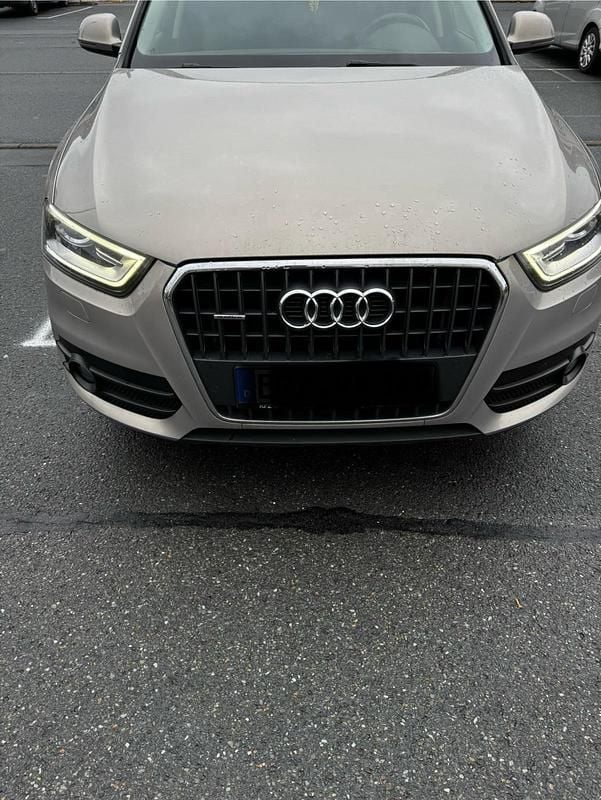 Beige Gebraucht 2012 Audi Q3 Ambiente SUV | 11.000 € (Guter Preis) - Bild 1/4