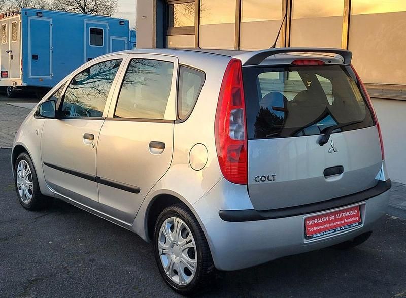 Gebraucht Mitsubishi Colt Invite 95 PS (69 kW) 2005 Silber Kleinwagen