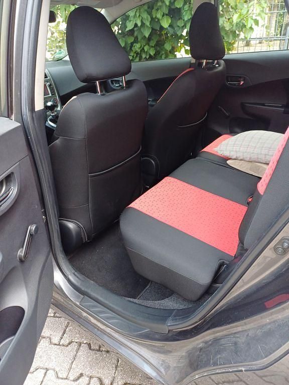 Gebraucht Toyota Verso-S Life 99 PS (72 kW) 2011 Grau Van / Kleinbus