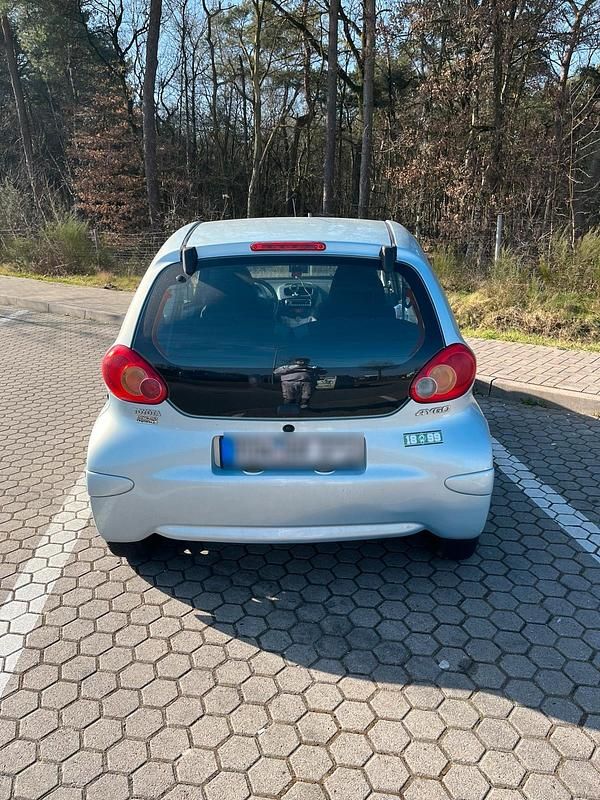 Blau Gebraucht 2006 Toyota Aygo Kleinwagen | 800 € (Guter Preis) - Bild 1/4