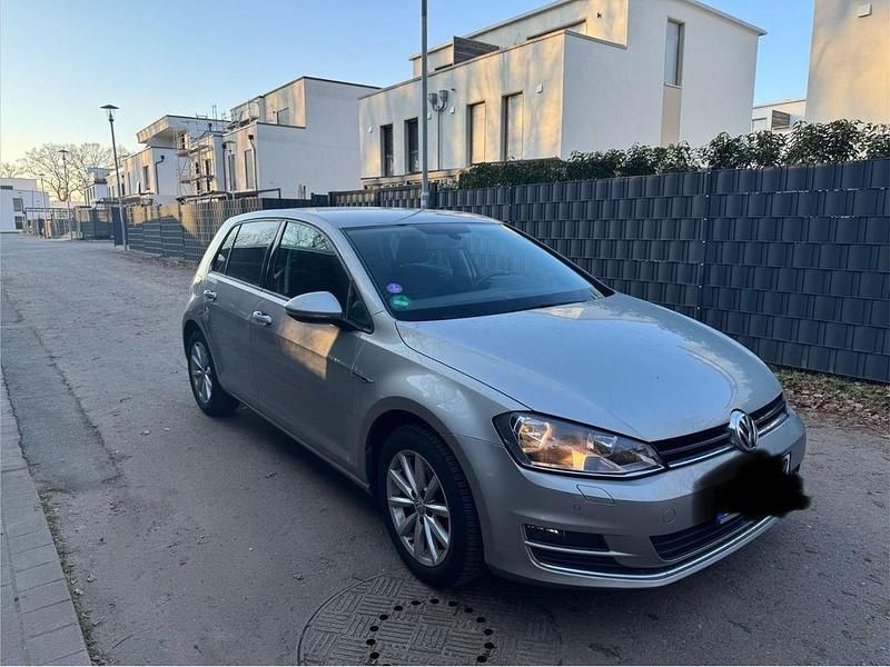 Silber Gebraucht 2015 VW Golf LOUNGE Limousine | 8.400 € (Guter Preis) - Bild 1/4