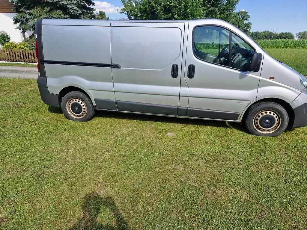Gebraucht Opel Vivaro 114 PS (83 kW) 2009 Silber Van / Kleinbus