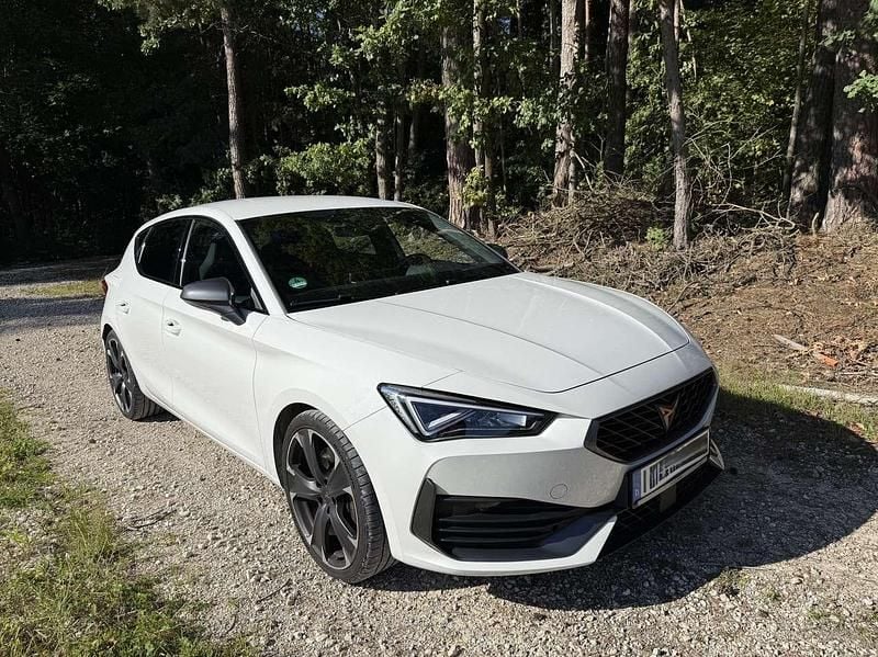 Weiß Gebraucht 2021 Cupra Leon VZ Kleinwagen | 19.999 € (Guter Preis) - Bild 1/4