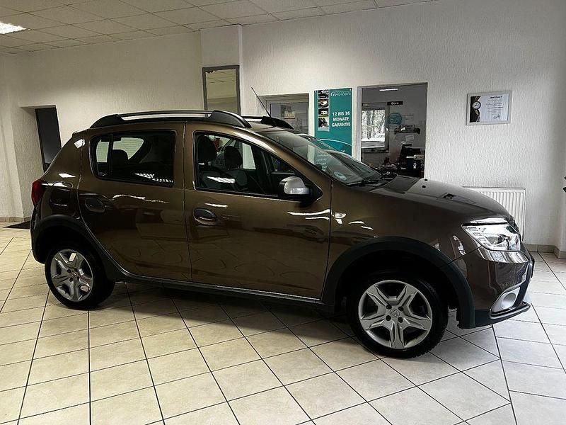 Braun Gebraucht 2019 Dacia Sandero Essentiel SUV | 8.499 € (Fairer Preis) - Bild 1/4
