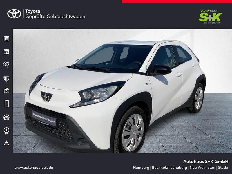 Weiß Gebraucht 2023 Toyota Aygo X-play Kleinwagen | 17.480 € (Guter Preis) - Bild 1/4
