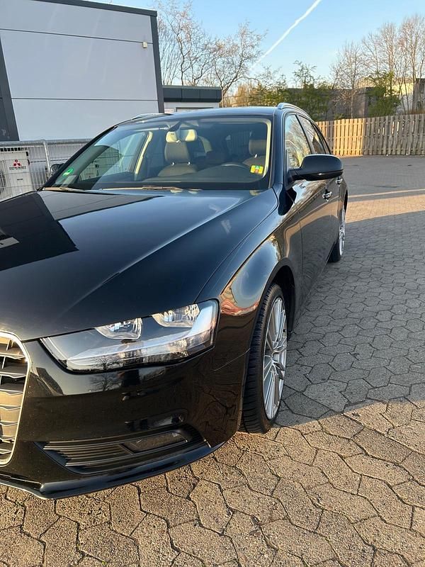Gebraucht Audi A4 143 PS (105 kW) 2013 Schwarz Kombi